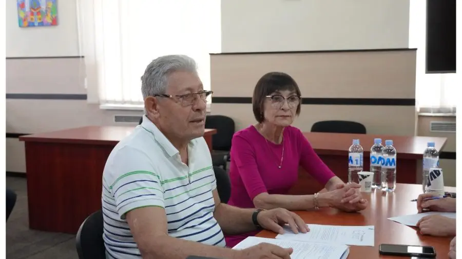 Mihai Ghimpu se lansează în cursa electorală: PL a depus actele la CEC