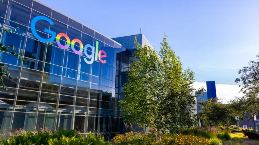 Google anunţă construirea primului reactor nuclear