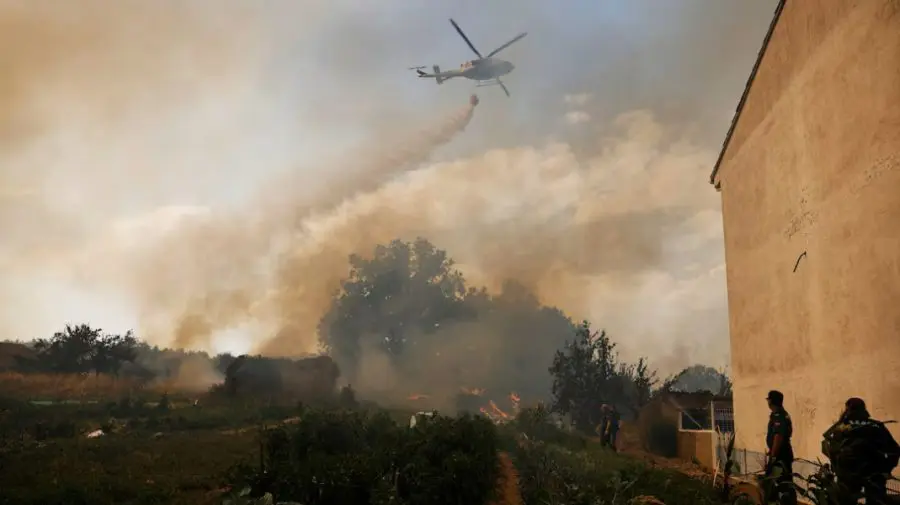 VIDEO Incendii puternice de vegetație la câțiva kilometri de Madrid. Sute de persoane, în adăposturi temporare