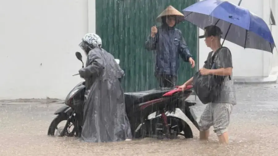 VIDEO Vietnamul, devastat de taifunul Kajiki: trei morți și pagube uriașe