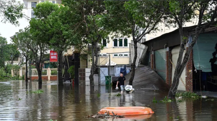 VIDEO Inundații devastatoare în Vietnam, după taifunul Kajiki: 7 persoane au murit, iar 34 au fost rănite