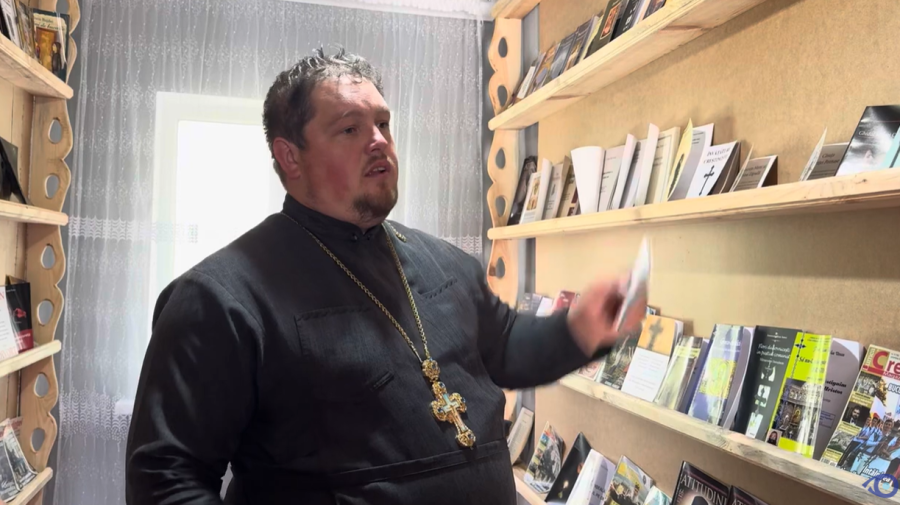 O bibliotecă, deschisă pe teritoriul unei biserici din Soroca. Inițiativa aparține preotului din localitate