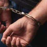 VIDEO Tânăr din Hîncești, încătușat pentru comiterea escrocheriilor. Ce pedeapsă riscă