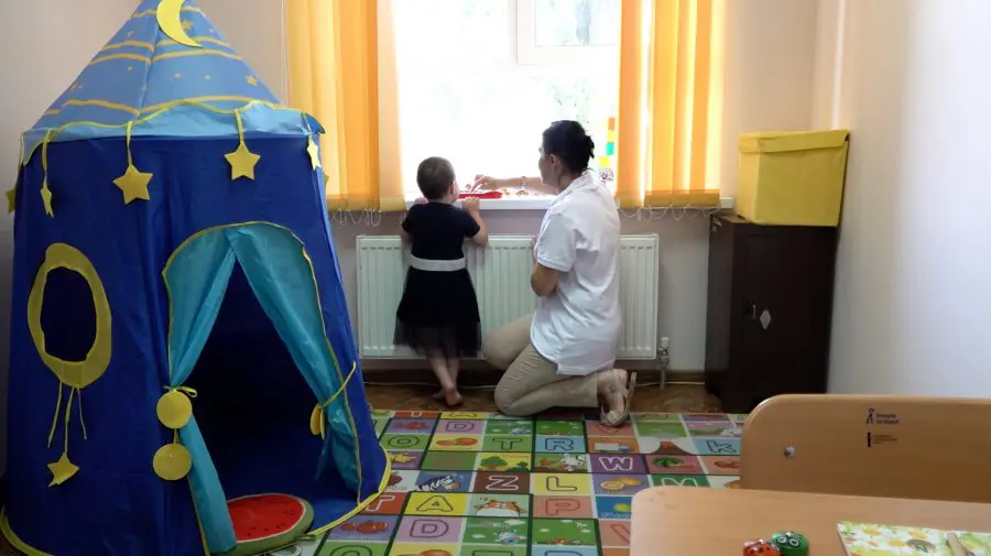 Fericire pentru părinţi. Copiii cu necesități speciale spun primele cuvinte, după şedinţele de reabilitare din Bulboaca