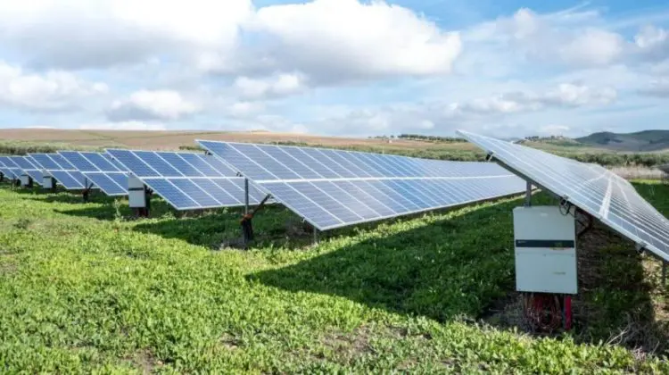 Energia regenerabilă se ieftineşte: ANRE propune tarife fixe mai mici cu până la 13%