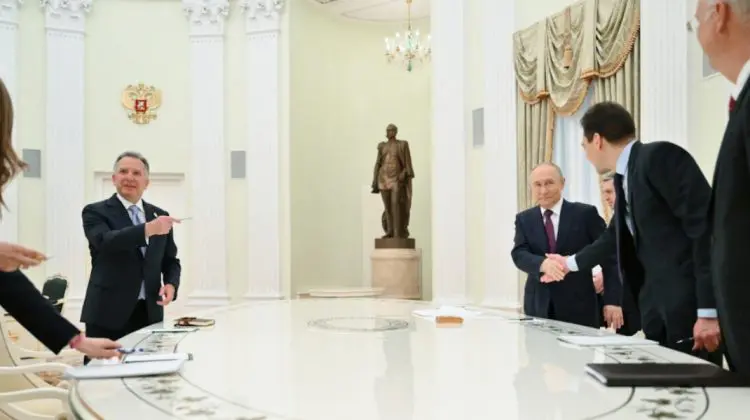Negocieri de ultim moment la Moscova. Emisarul lui Trump în vizită la Putin