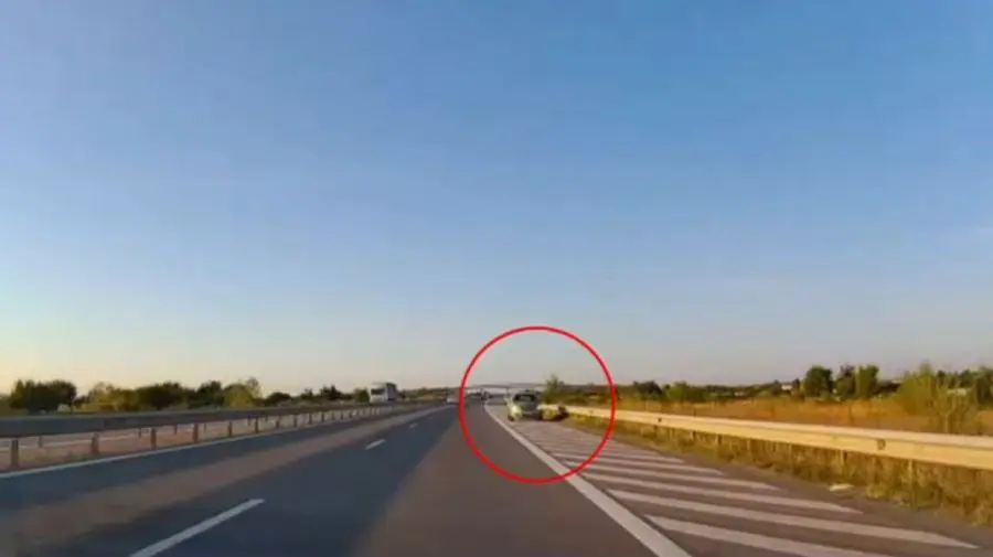 Pericol pe o autostradă din România. Un șofer a fost surprins circulând pe contrasens
