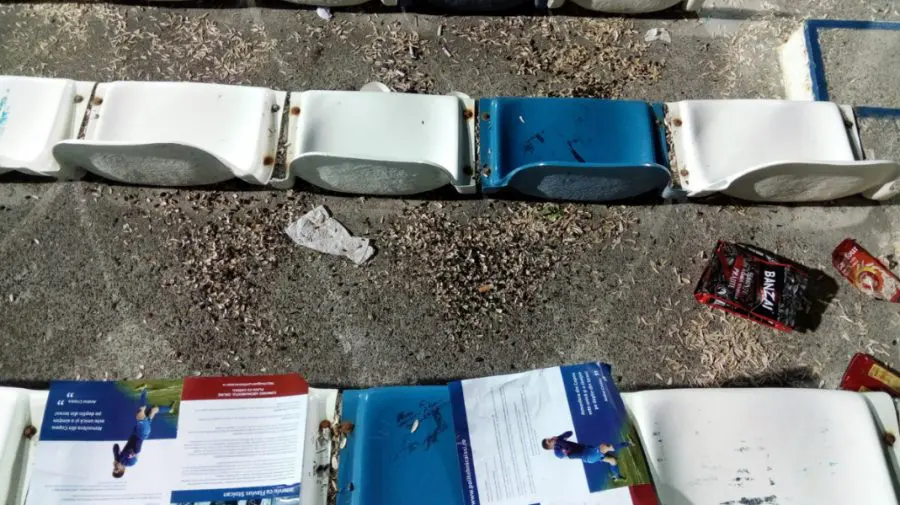 O echipă de fotbal interzice consumul de seminţe de floarea soarelui pe stadion