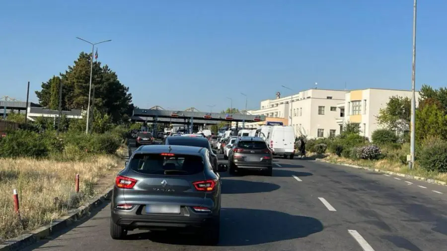Unde pleacă moldovenii? Trafic aglomerat la vama Leușeni pe sensul de ieșire din țară