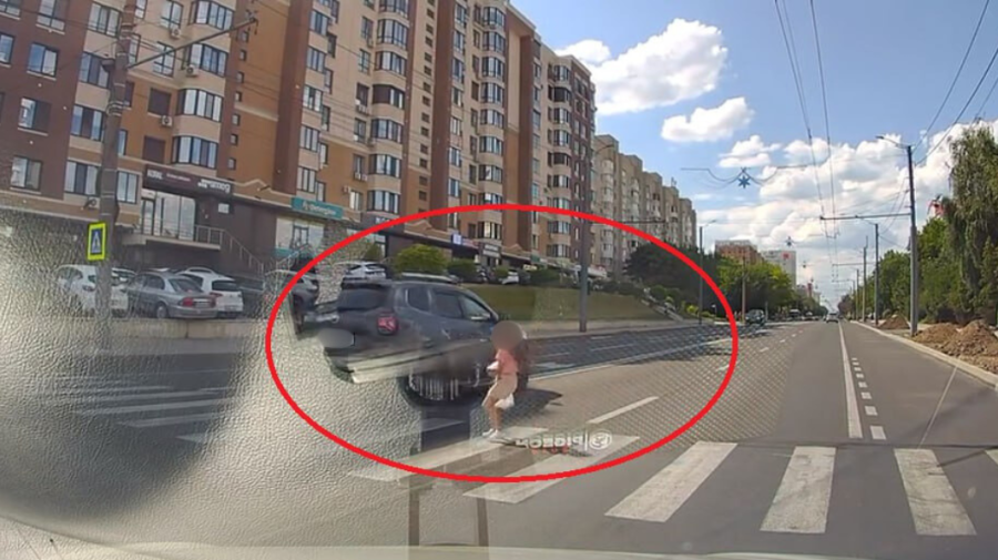 VIDEO cu o fetiță care era cât pe ce să fie tamponată pe trecere. Șoferul ar putea deveni pieton pentru un an