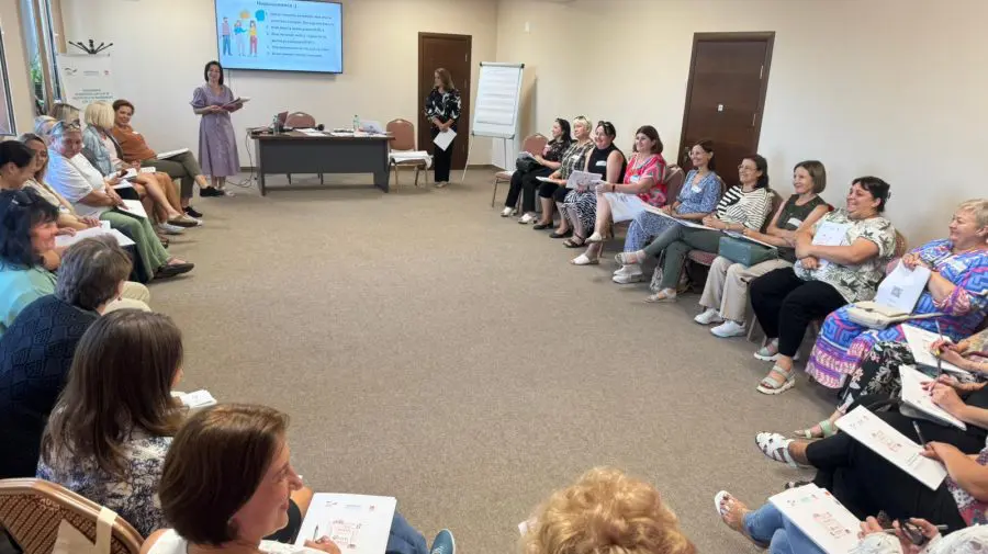 Sprijinul psiho-emoțional al copiilor refugiați și din medii vulnerabile: 100 de cadre didactice participă la instruiri