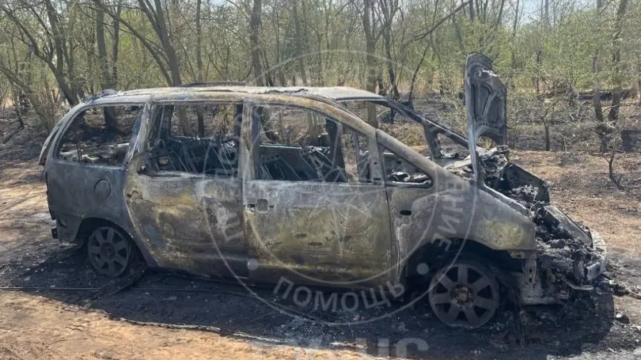 FOTO Ghinion pentru un șofer! Mașina i-a fost mistuită de flăcări
