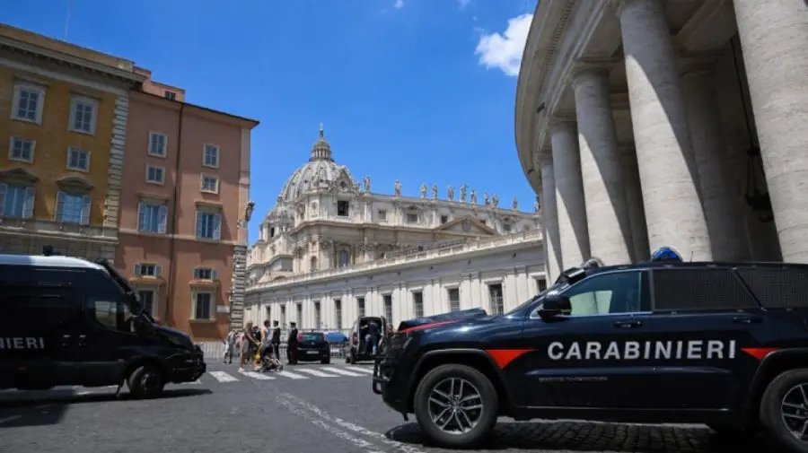 Un copil român de 2 ani, căzut din mașină în Italia. Mama dă vina pe fratele băiatului, însă poliția are dubii