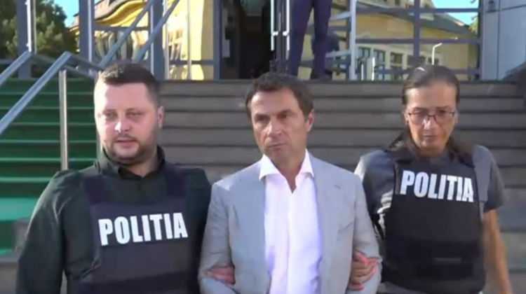 Un primar, acuzat că ar fi luat mită peste 600.000 de euro, a fost arestat pentru 30 de zile