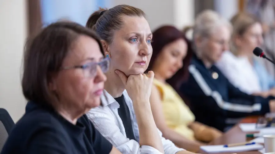Peste 40 de moldoveni, profesori de limbă română în străinătate, participă la un program lansat de BRD
