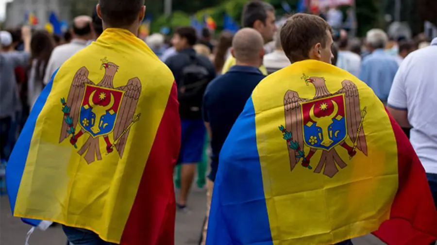 AUDIO ”Am aruncat baloanele și am strigat de 3 ori rușine”. Protest de Ziua Independenței, explicat de un bărbat