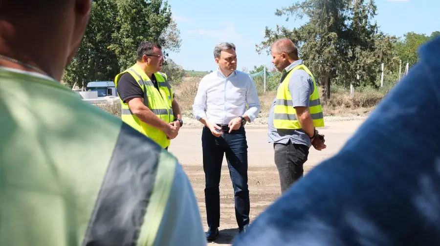 Premierul Dorin Recean a inspectat lucrările de reabilitare a drumurilor în raionul Leova