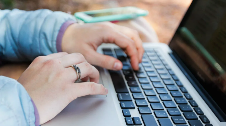 Mai multe servicii notariale vor fi prestate online. Află care sunt beneficiile sistemului e-Notariat