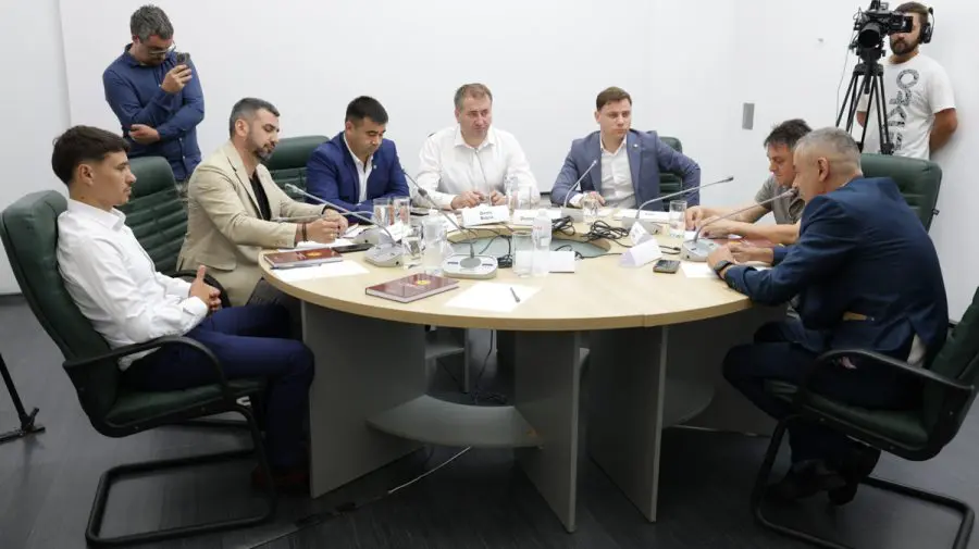 „Cu cât vor fi mai multe săli de sport, cu atât vor fi mai puține spitale și închisori”: experții au discutat despre criza din domeniul sănătății