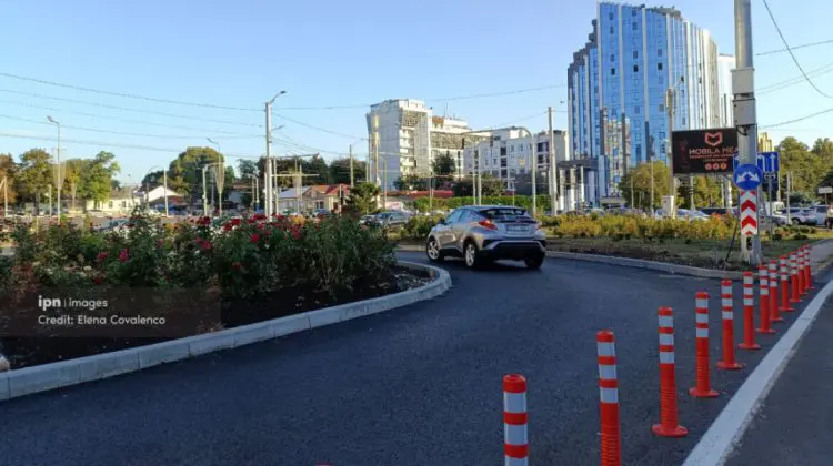 Șoferii pot întoarce mai ușor pe Viaduct. A fost creată o bandă specială