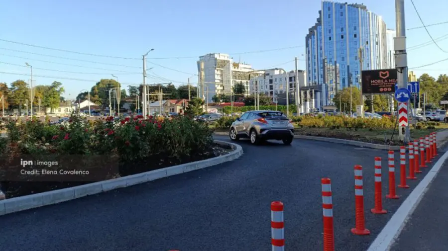 Șoferii pot întoarce mai ușor pe Viaduct. A fost creată o bandă specială