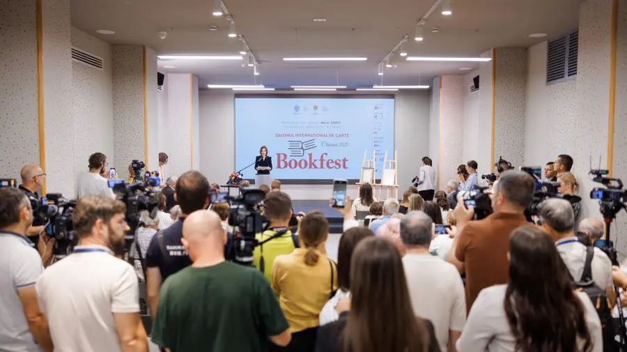 FOTO, VIDEO Președinta, la Bookfest: În vremuri grele, cartea ne ajută să luptăm pentru adevăr, moralitate, omenie