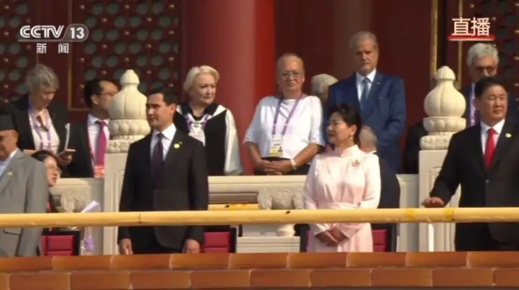 Ce transmite Ambasada Chinei despre participarea ex-premierilor români Năstase și Dăncilă la parada lui Jinping