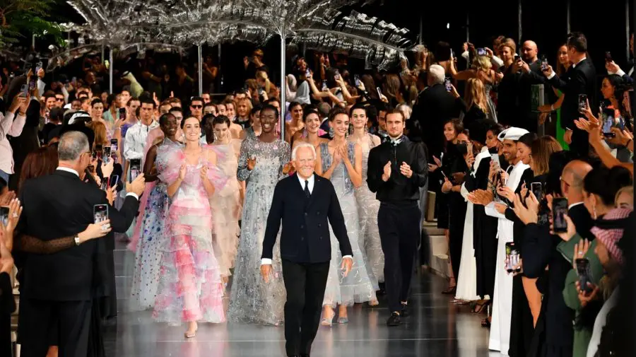 Giorgio Armani a murit. Legendarul designer a revoluționat moda pentru totdeauna