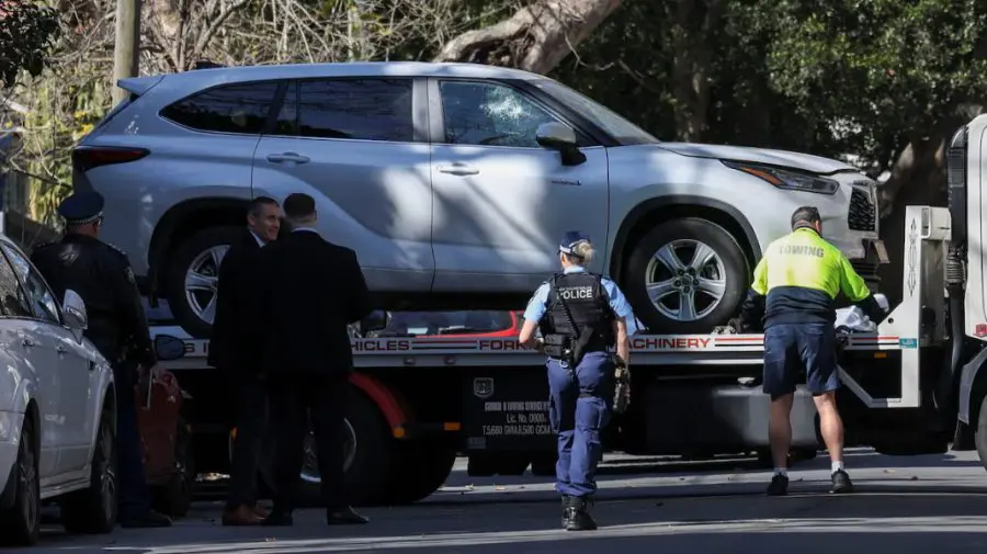 Incident la consulatul Rusiei din Sydney: un bărbat a intrat cu mașina în porți