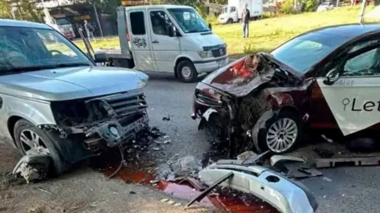 FOTO Două mașini s-au ciocnit grav în Chișinău. Sunt victime