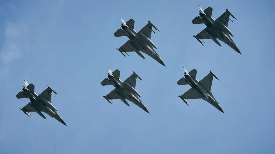 Polonia activează apărarea aeriană în contextul atacurilor masive ale Rusiei
