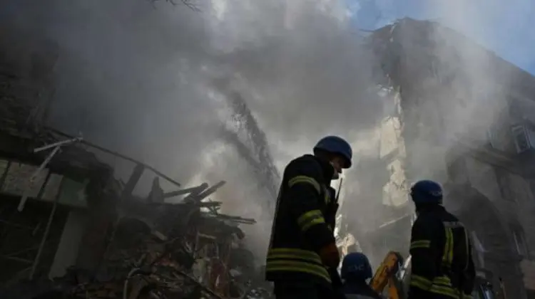 Atac rusesc la Zaporojie: Un mort, 13 răniți inclusiv o fetiță de 4 ani și zone rezidențiale distruse