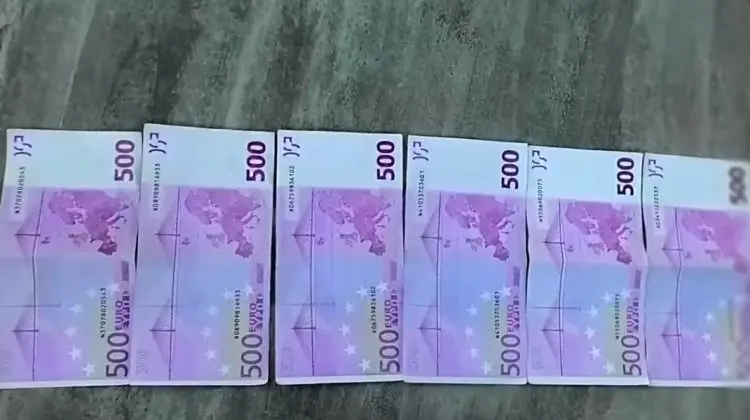 VIDEO A fost încătușat chiar în fața Catedralei! Pentru ce a cerut un bărbat mii de euro