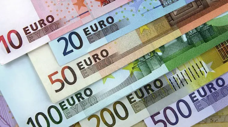 Curs valutar 19 martie 2026: Cât valorează un euro și un dolar
