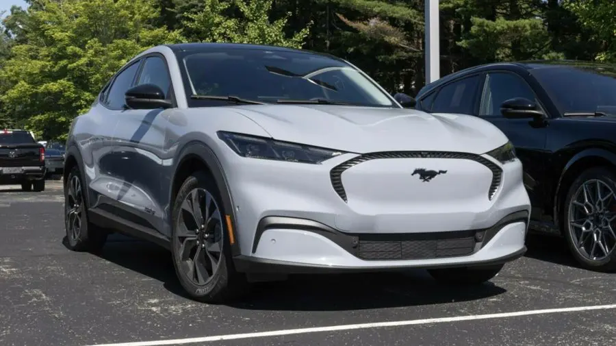 Ford recheamă în service 1,9 milioane de vehicule la nivel mondial. Compania acuză probleme la camera retrovizoare
