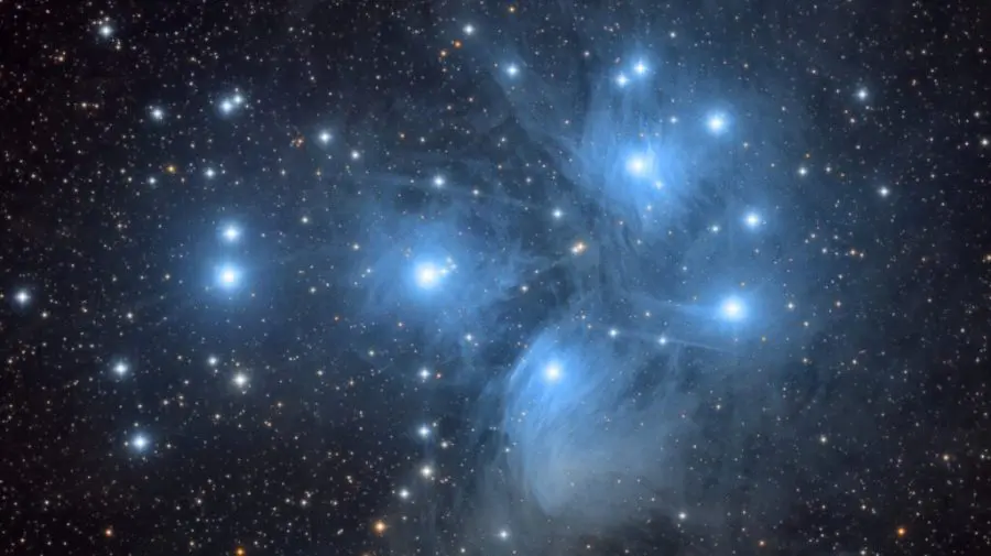 Priveliște spectaculoasă: Luna se află aproape de Pleiade în această noapte