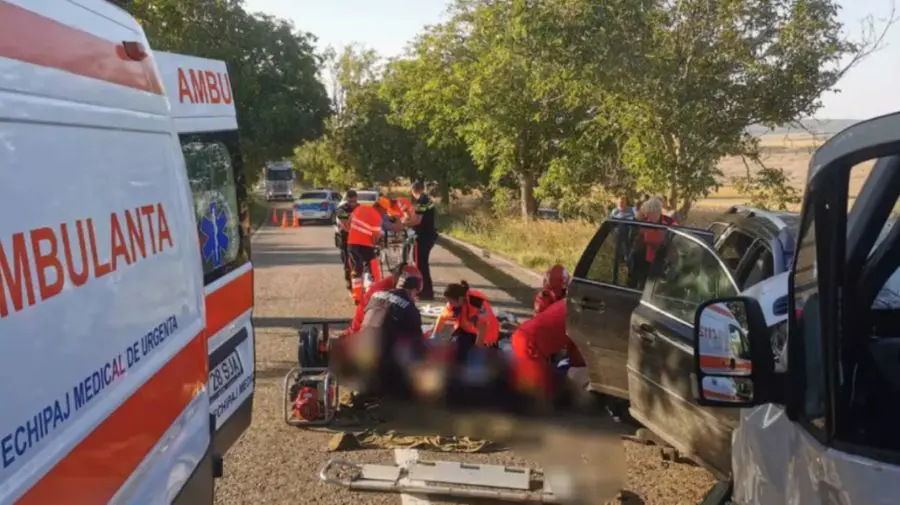Accident cumplit în România: Sunt implicate 21 de persoane, dintre care 3 în stop cardio-respirator
