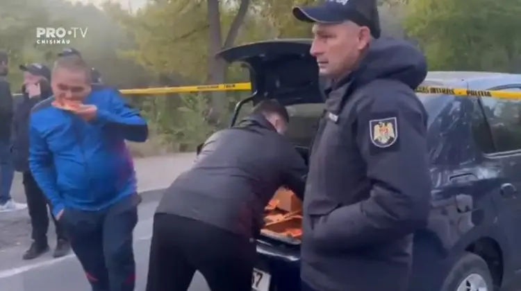 VIDEO Polițiștii împart pizza oamenilor blocați la podul Rîbnița-Rezina, verificat de genești