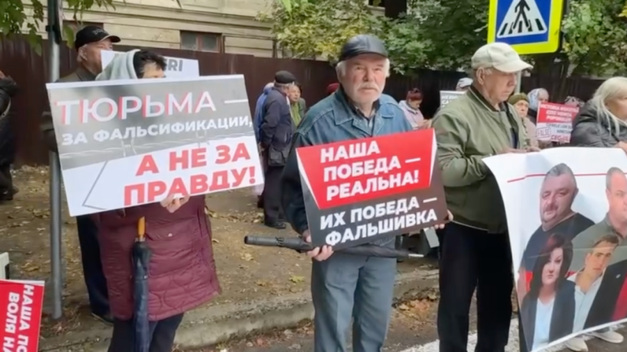 VIDEO Protest sub pereții închisorii: Oamenii lui Șor au scos zeci de manifestanți lângă penitenciarul 13