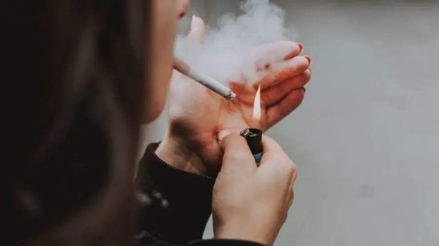 Spania vrea să amendeze părinții ai căror copii minori fumează