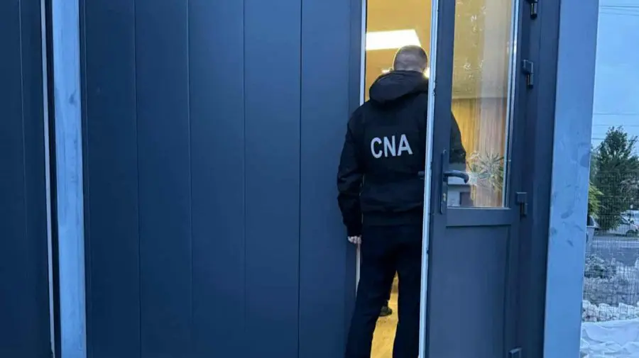 Percheziții la Glodeni! Un ex-primar este suspectat de sustragerea actelor unui proiect de 8 mln de lei
