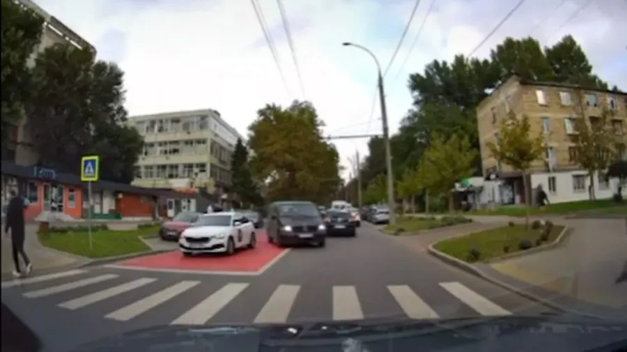 VIDEO A crezut că scapă nepedepsit, dar a fost identificat și amendat de polițiștii de patrulare