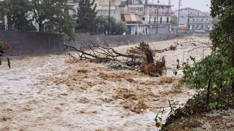 VIDEO Inundații pe litoralul bulgar: Stațiunea Lozeneț și zona Țarevo, grav afectate. Cod roșu în opt orașe