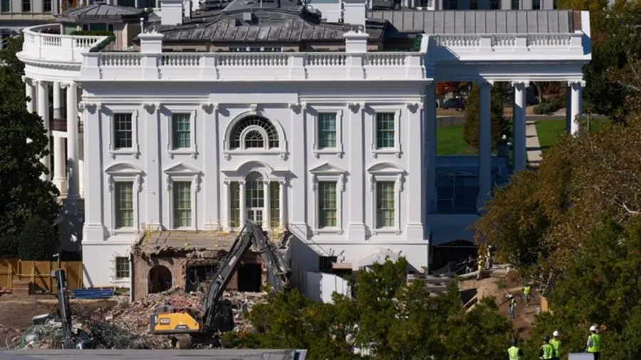 Trump a demolat aripa de est a Casei Albe pentru a construi o sală de bal grandioasă