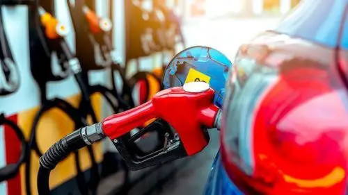 Noi scumpiri la pompă! Cât vor costa joi carburanții