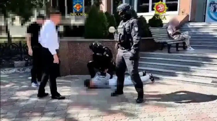 Au încercat să șteargă amenzi, dar au ajuns la închisoare. Doi bărbați, arestați