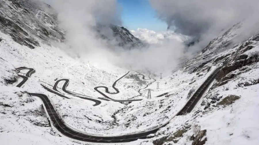 Gata cu plimbările montane. Transfăgărășanul și Transalpina, închise până la primăvară