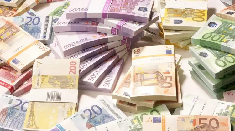 Curs valutar 27 octombrie 2025: Cât valorează un euro și un dolar