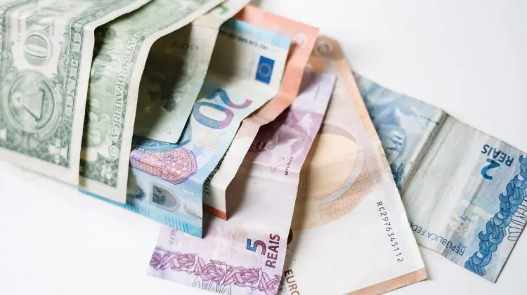 BNM a publicat cursul valutar pentru 13 octombrie 2025: Vezi cât valorează principalele valute