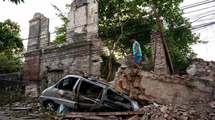 Cutremur devastator de 7,5 în Filipine. Alertă de tsunami emisă în mai multe țări